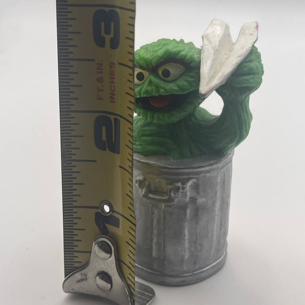 Oscar the Grouch w/ Paper Airplane 3" PVC Figure Applause Sesame Street 1980's - Picture 10 of 11